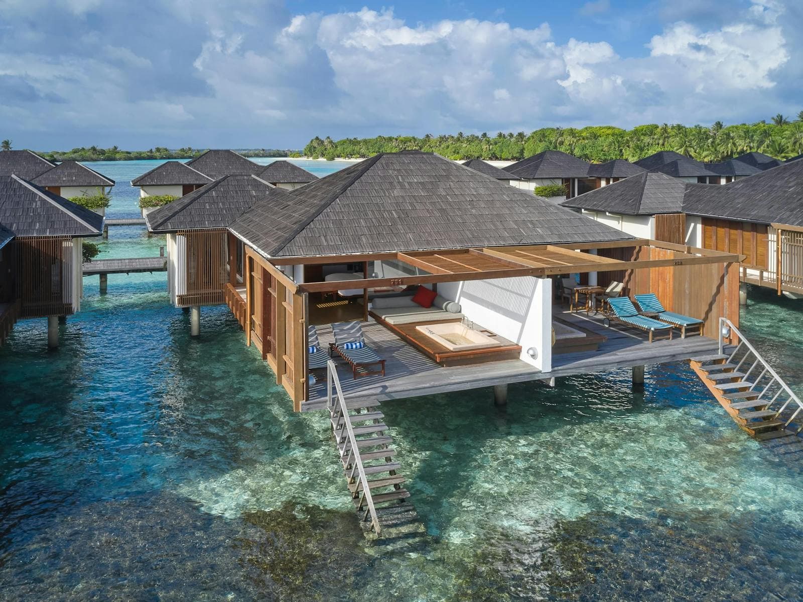 Водные виллы Villa Nautica с высоты птичьего полёта